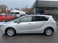 Gebraucht Toyota Verso Edition 132 PS (97 kW) 2010 Silber Van / Kleinbus