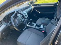 Gebraucht VW Passat 120 PS (88 kW) 2016 Schwarz Limousine