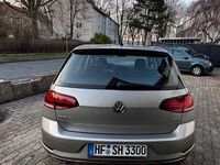 Gebraucht VW Golf VII Highline 125 PS (91 kW) 2017 Grau Limousine