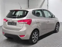 Gebraucht Hyundai ix20 125 PS (91 kW) 2017 Sandweissmet. Kleinwagen