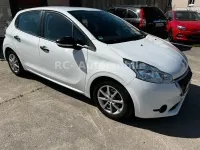 Gebraucht Peugeot 208 Access 68 PS (50 kW) 2015 Weiß Kleinwagen