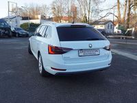 Używany Skoda Superb Ambition 125 KM (91 kW) 2017 Biały Kombi
