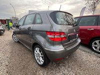 Gebraucht Mercedes B200 136 PS (100 kW) 2011 Grau Kleinwagen