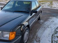 Gebraucht Mercedes E230 132 PS (97 kW) 1990 Schwarz Limousine