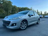 Gebraucht Peugeot 207 90 PS (66 kW) 2011 Silber Limousine