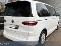 Second-hand VW Multivan 150 CP (110 kW) 2024 Alb Monovolum
