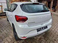Neu Dacia Sandero Expression 91 PS (66 kW) 2025 Arktisweiss und andere Limousine