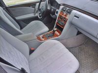 gebraucht Mercedes E200 Automatik Classic/ Alu+Klima+Tempomat+met/o.TÜV