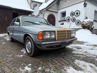 Gebraucht Mercedes E230 136 PS (100 kW) 1982 Blau Limousine