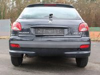 Gebraucht Peugeot 206+ Basis 75 PS (55 kW) 2009 Schwarz Kleinwagen