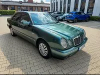 Używany Mercedes E230 Classic 150 KM (110 kW) 1996 Zielony Sedan/Limuzyna