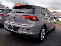 Gebraucht VW Golf VIII Life 131 PS (96 kW) 2023 Grau Limousine