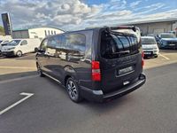 Neu Peugeot Traveller Allure 181 PS (133 kW) 2025 Platinum grau Van / Kleinbus