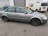 Gebraucht VW Passat Basis 131 PS (96 kW) 2003 Grau Limousine