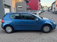 Gebraucht VW Golf V 102 PS (75 kW) 2004 Blau Kleinwagen