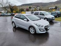 Gebraucht Hyundai i30 Intro Edition 99 PS (72 kW) 2012 Silber Limousine