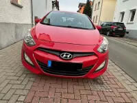 Gebraucht Hyundai i30 100 PS (73 kW) 2012 Rot Limousine
