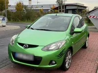 Gebraucht Mazda 2 Inclusive 75 PS (55 kW) 2009 Grün Kleinwagen
