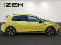 Gebraucht VW Golf VIII Style 301 PS (221 kW) 2024 Limonengelb metallic Limousine