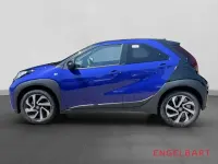 Neu Toyota Aygo X 72 PS (52 kW) 2026 Juniper blue metallic/ black m SUV