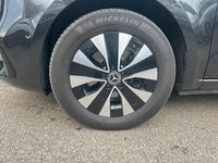 Gebraucht Mercedes V300 Avantgarde 237 PS (174 kW) 2025 Grau Van / Kleinbus