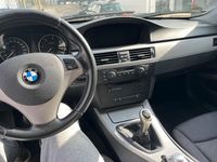 Gebraucht BMW 320 163 PS (119 kW) 2006 Grau Kombi