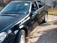 Gebraucht Mercedes E220 Avantgarde 150 PS (110 kW) 2003 Schwarz Limousine