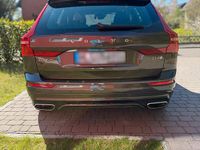 Gebraucht Volvo XC60 R-Design 140 PS (102 kW) 2020 Grau SUV
