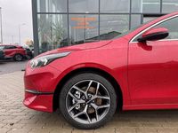 Neu Kia Ceed Spirit 140 PS (102 kW) 2025 Rot Kleinwagen