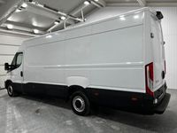 Second-hand Iveco Daily 156 CP (114 kW) 2023 Alb Van