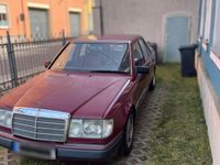 Gebraucht Mercedes E220 150 PS (110 kW) 1992 Rot Limousine