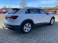 Gebraucht Audi e-tron Sport 230 kW (313 PS) 2022 Gletscherweiß metallic SUV