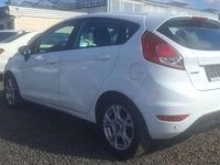 Gebraucht Ford Fiesta 101 PS (74 kW) 2014 Weiß Kleinwagen