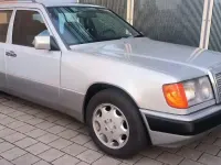 Gebraucht Mercedes E300 179 PS (131 kW) 1990 Silber Limousine