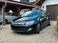 Używany Opel Astra Cosmo 2011 Czarny Sedan/Limuzyna