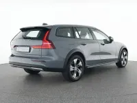 Gebraucht Volvo V60 CC Ultimate 197 PS (144 kW) 2024 Grau Kombi