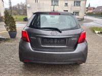 Gebraucht Toyota Yaris Life 69 PS (50 kW) 2015 Grau Kleinwagen