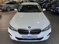 Gebraucht BMW 320 190 PS (139 kW) 2023 Weiß Limousine