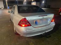 Second-hand Mercedes C220 143 CP (105 kW) 2001 Argintiu Berlinǎ