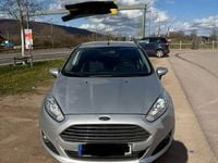 Gebraucht Ford Fiesta 101 PS (74 kW) 2015 Silber Limousine