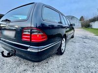 Gebraucht Mercedes E320 Avantgarde 197 PS (144 kW) 2003 Blau Kombi