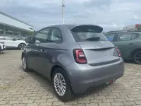 Gebraucht Fiat 500e La Prima 86 kW (118 PS) 2023 Mineral grau metallic Kleinwagen