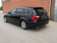 Usado BMW 325 218 HP (160 kW) 2008 Preto Carrinha