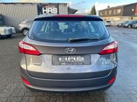 gebraucht Hyundai i30 cw Classic blue /II.Hand-Klima-Top Zustand/