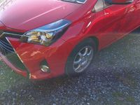 Gebraucht Toyota Yaris Comfort 99 PS (72 kW) 2015 Rot Kleinwagen