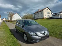 Gebraucht Mercedes B180 122 PS (89 kW) 2012 Grau Kleinwagen