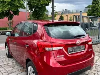 Gebraucht Hyundai ix20 90 PS (66 kW) 2011 Rot Kleinwagen