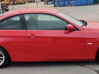 Gebraucht BMW 318 143 PS (105 kW) 2011 Rot Coupé