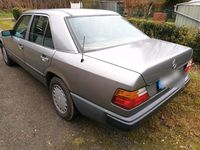 Gebraucht Mercedes E300 179 PS (131 kW) 1986 Grau Limousine