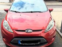 Gebraucht Ford Fiesta Ambiente 60 PS (44 kW) 2009 Rot Kleinwagen